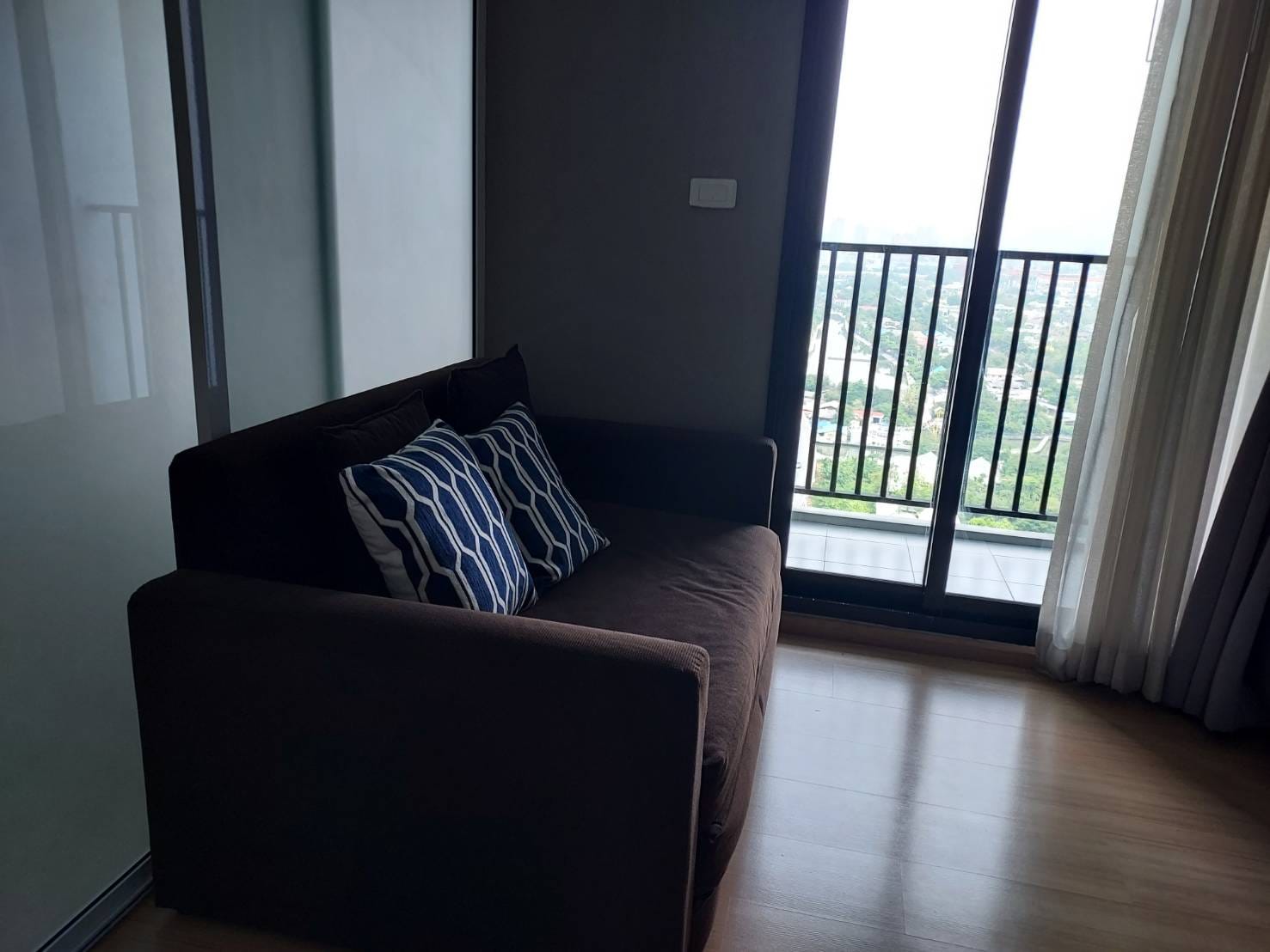 (เดอะ เบส พระราม 9-รามคำแหง) มุมนั่งเล่น.jpg