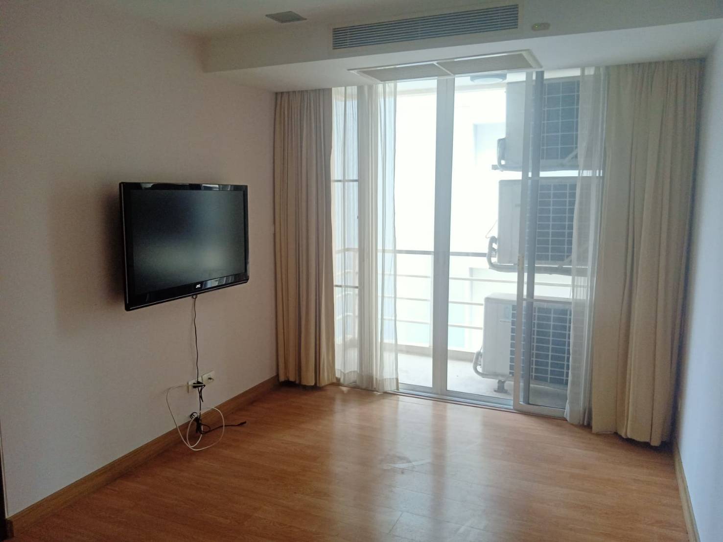 The Alcove 49 ทีวี ในห้อง.jpg