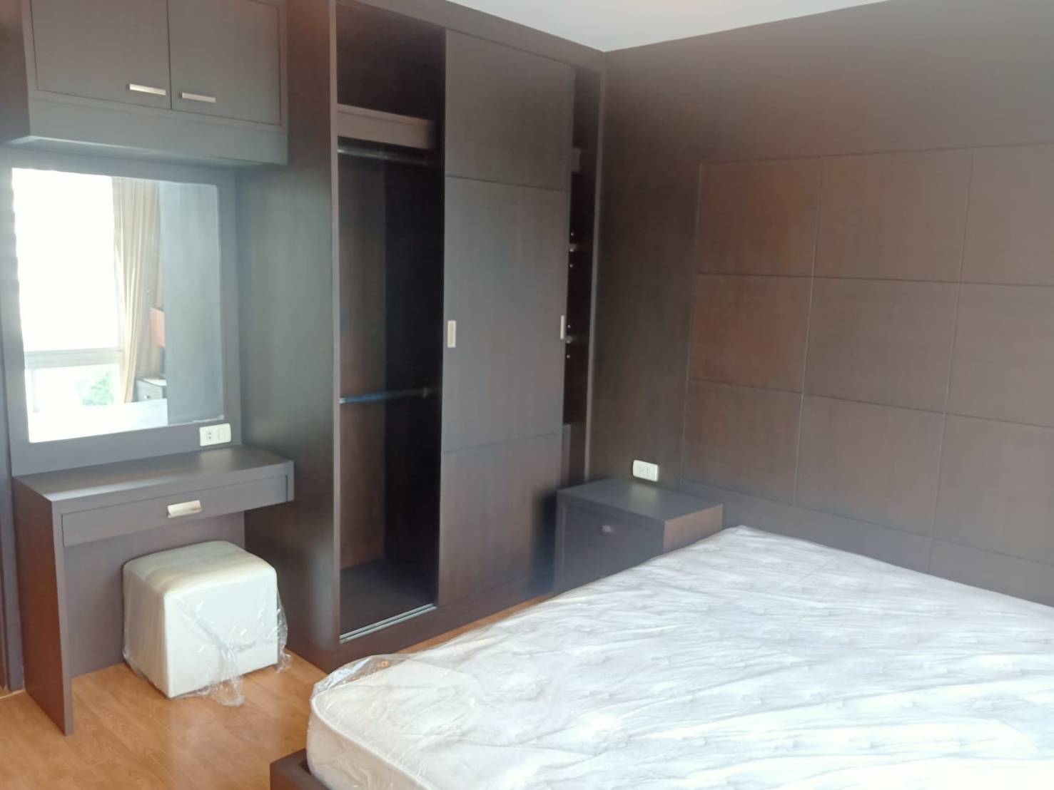 The Alcove 49 ห้องนอน.jpg