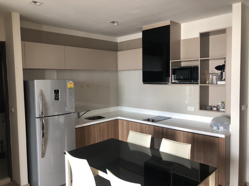 (ริทึ่ม สาทร) เคาน์เตอร์ครัว.jpg