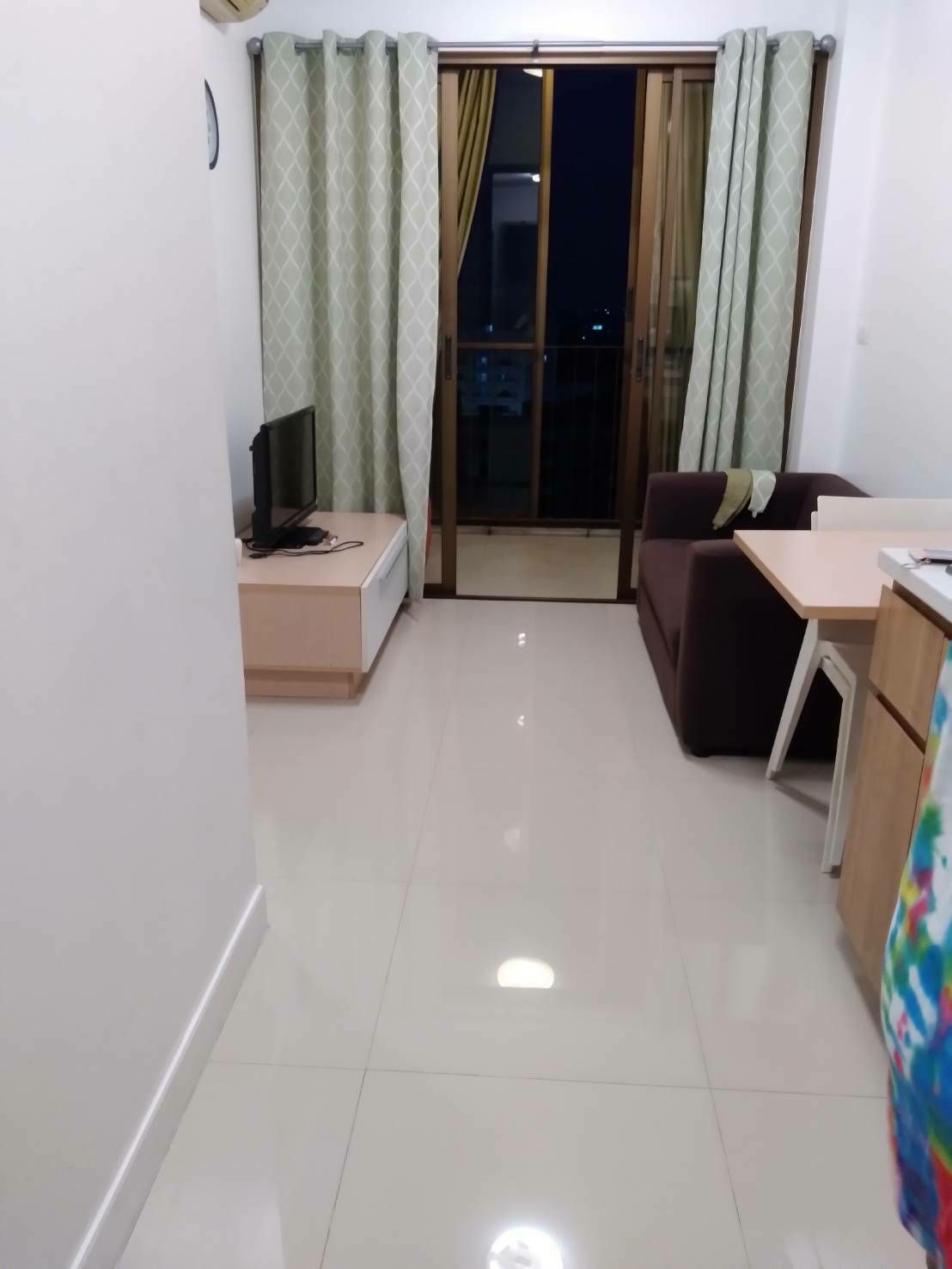 Ideo Mix Sukhumvit 103 ทีวี โซฟา.jpg