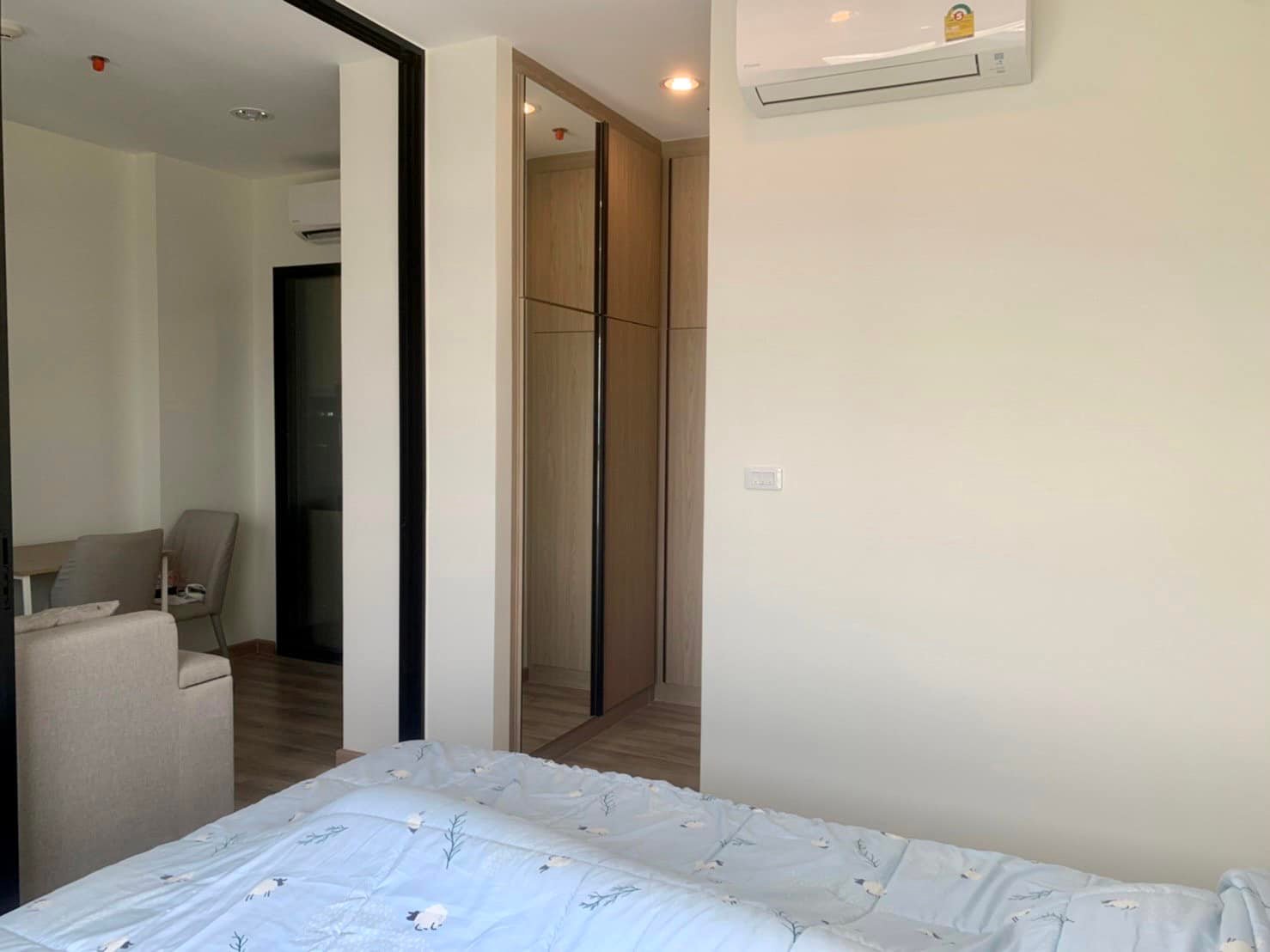 (นิช โมโน เจริญนคร).jpg