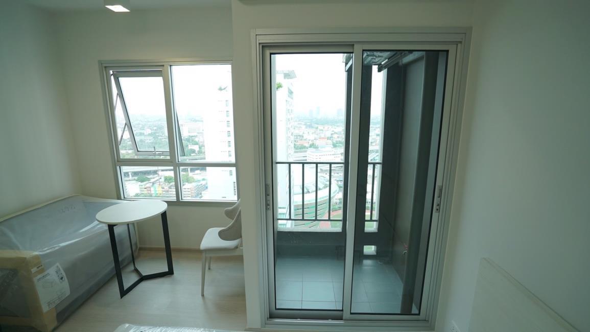 Chapter One Shine Bangpo ระเบียง.jpg