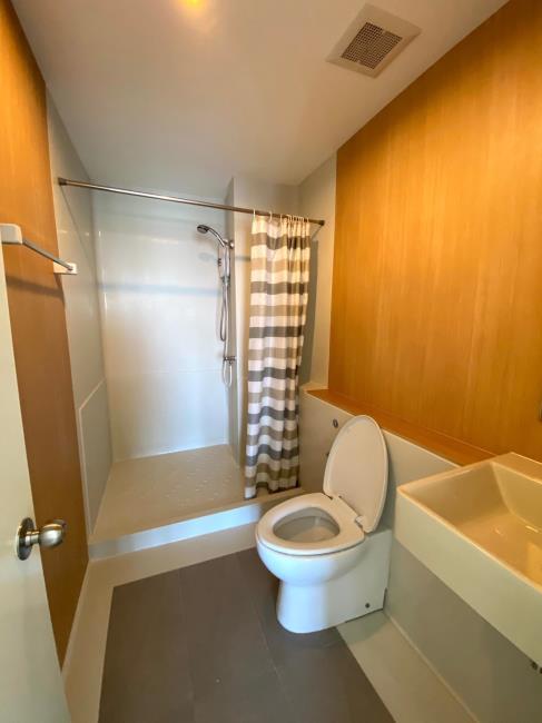 Aspire Sathorn Thapra ชักโครก.jpg