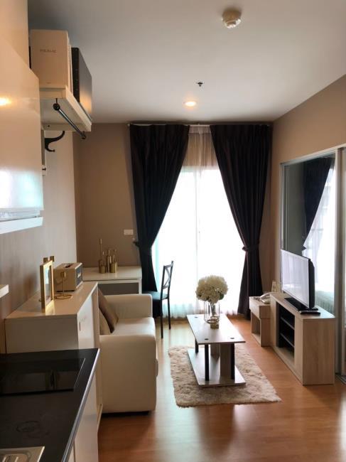 The Parkland Phetkasem Condominium โซฟา ทีวี.jpg