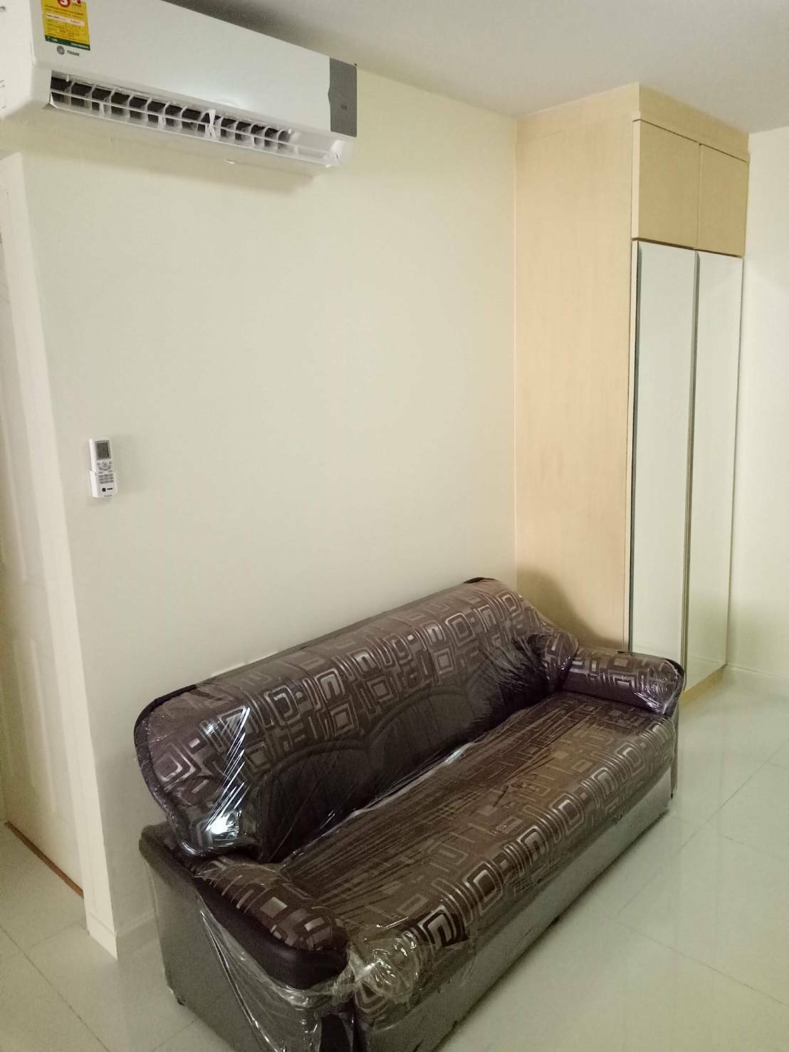 Supalai City Resort Ratchada-Huaykwang โซฟา.jpg