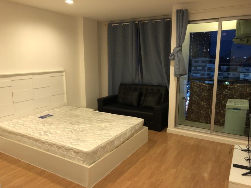 (คาซ่า คอนโด รัชดา-ท่าพระ) เตียง+โซฟา.jpg