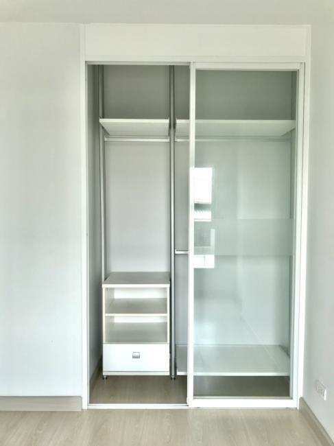 The Parkland Phetkasem Condominium ตู้เสื้อผ้า (2).jpg