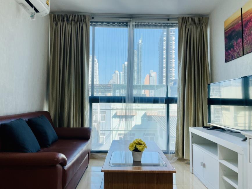 (แบงค์คอก เฟ'ลิซ @ สถานีกรุงธนบุรี) ห้องนั่งเล่น..jpg