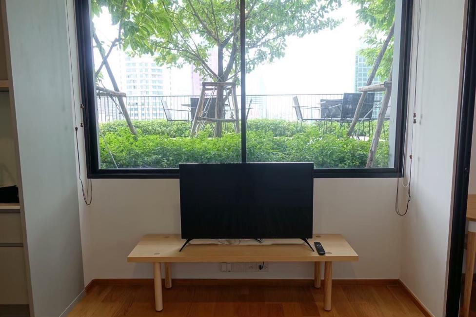 keng pumhirun  Noble Revo Silom ทีวี.jpg