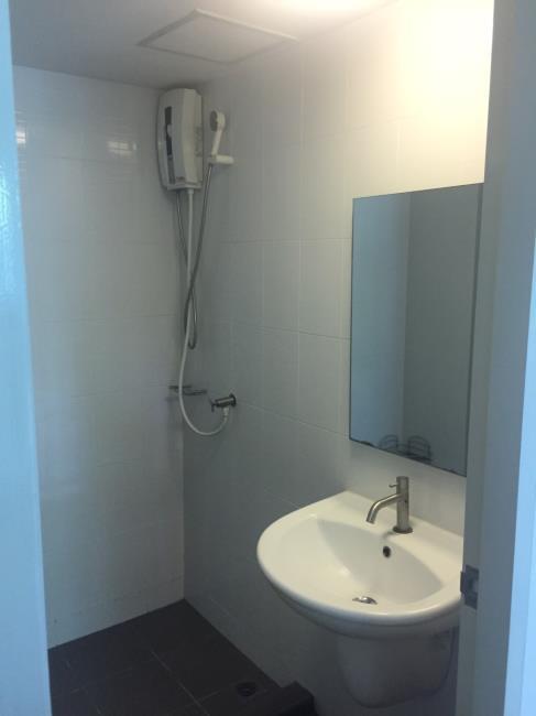 Condo U Ratchayothin ห้องน้ำ.jpg