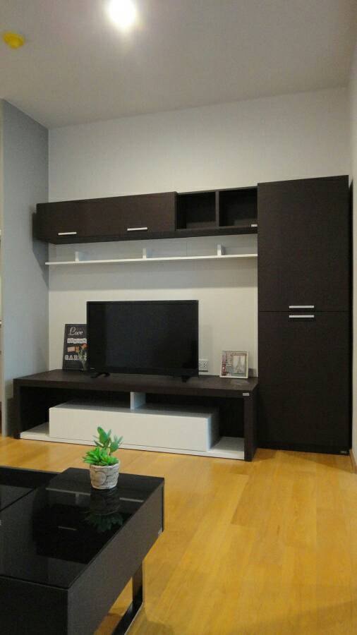 Noble Revo Silom ทีวี.jpg