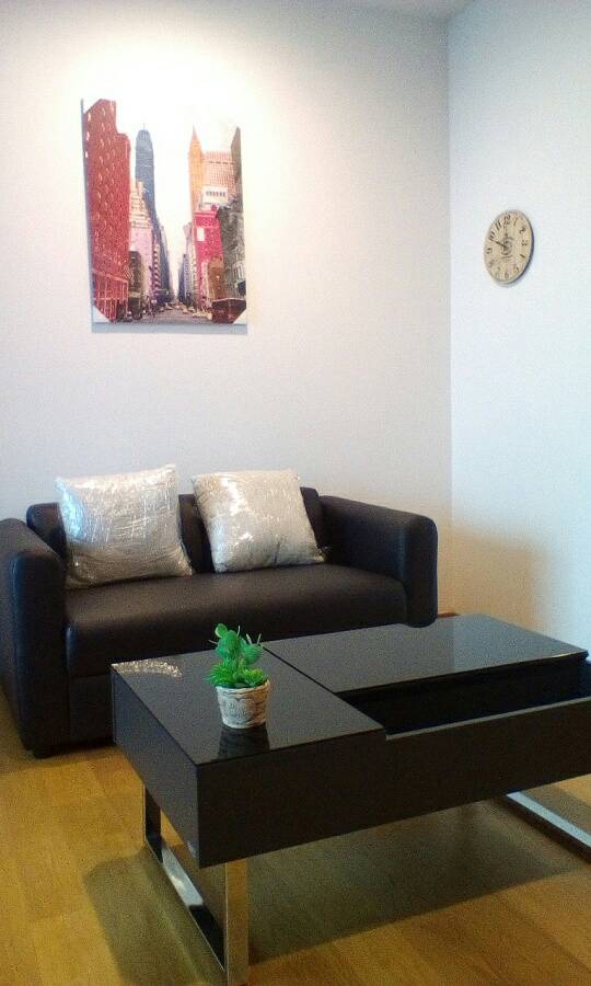 Noble Revo Silom โซฟา.jpg