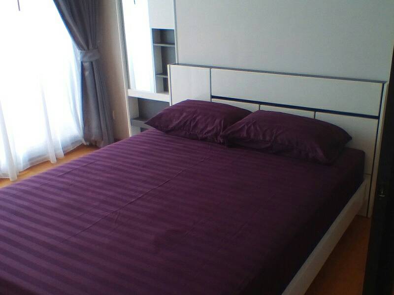 Noble Revo Silom เตียงนอน.jpg