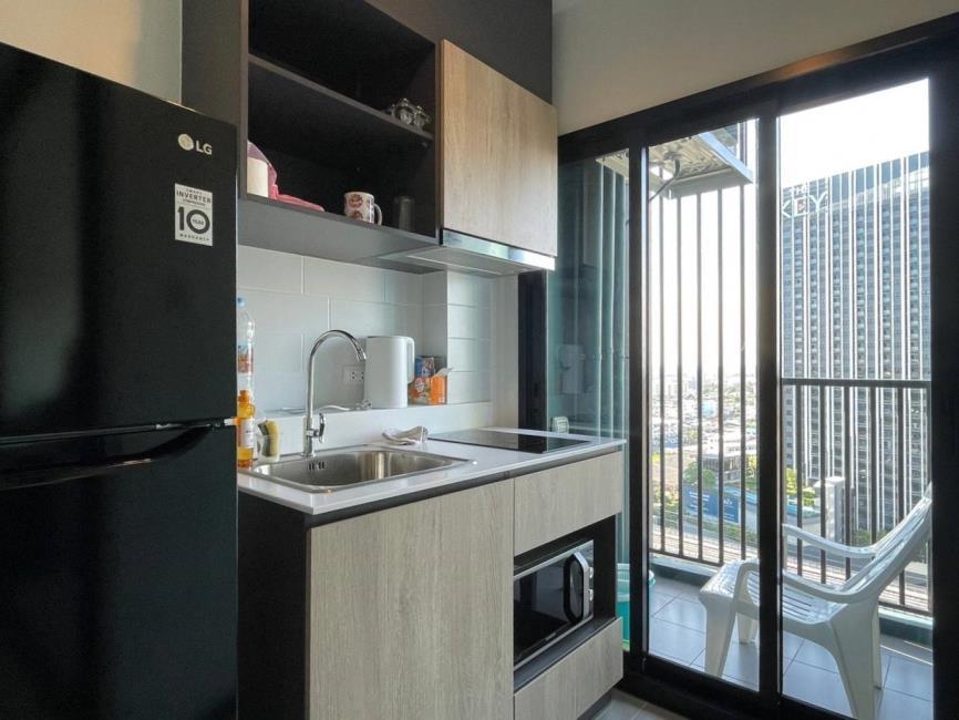 (เดอะเบส เพชรเกษม) เคาน์เตอร์ครัว.jpg