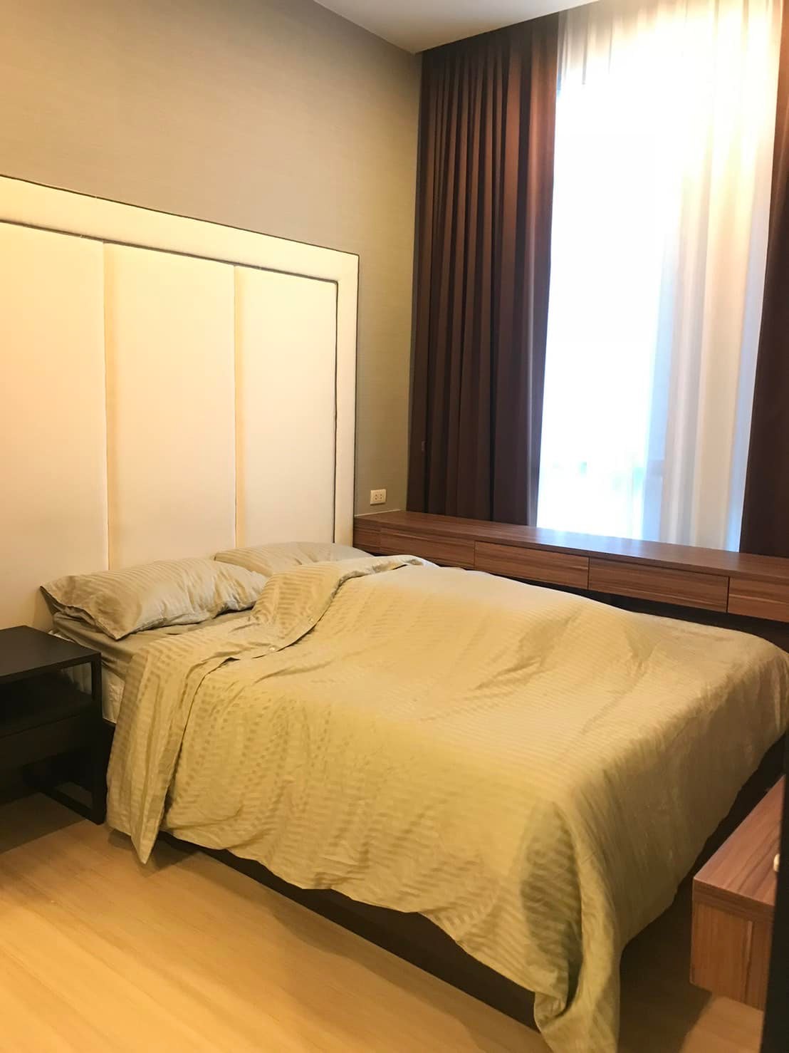 (เดอะ แคปิตอล เอกมัย-ทองหล่อ) เตียงนอน.jpg