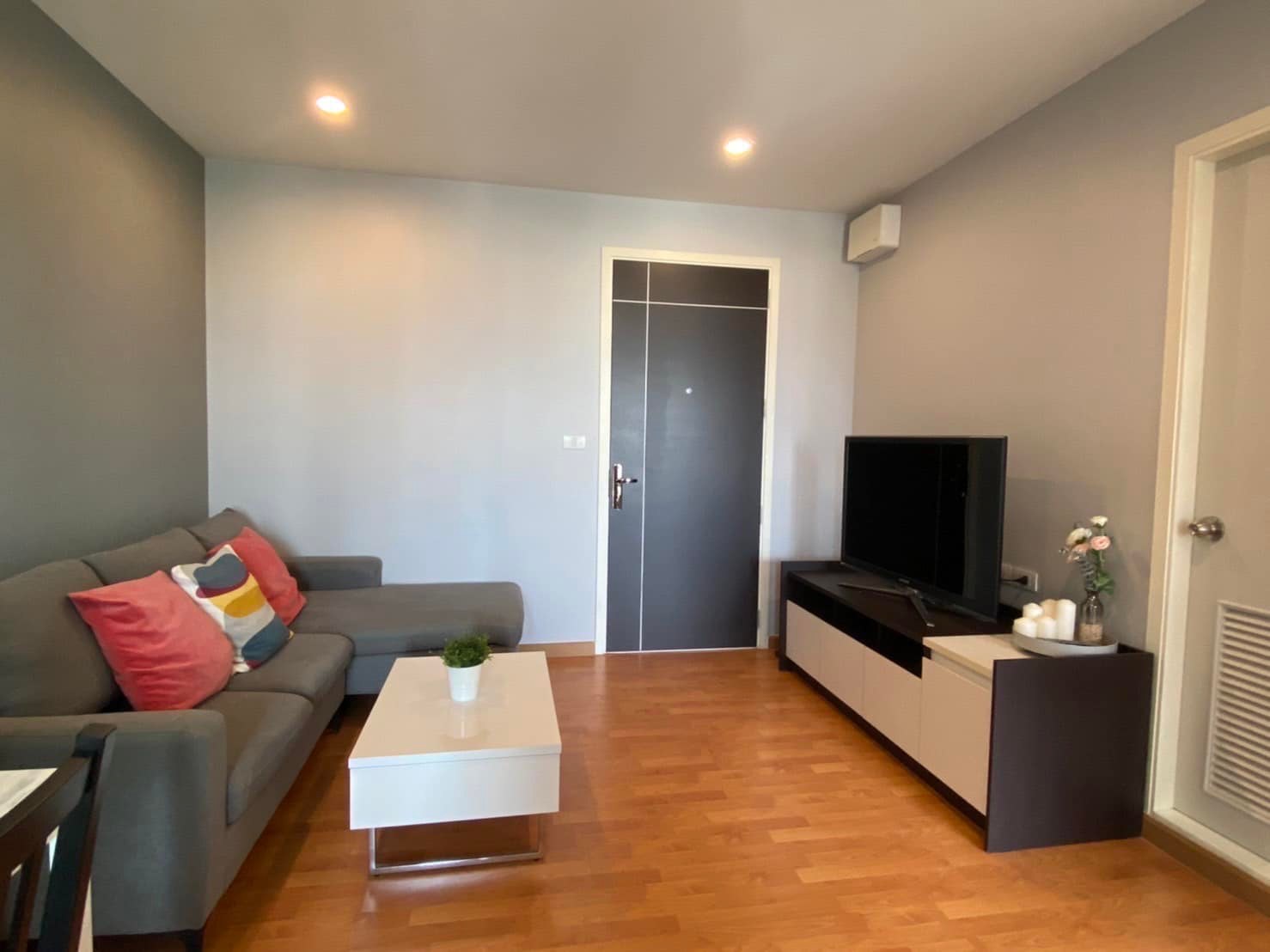 (เดอะ เพรสซิเดนท์ สาทร-ราชพฤกษ์ 3) ห้องนั่งเล่น.jpg