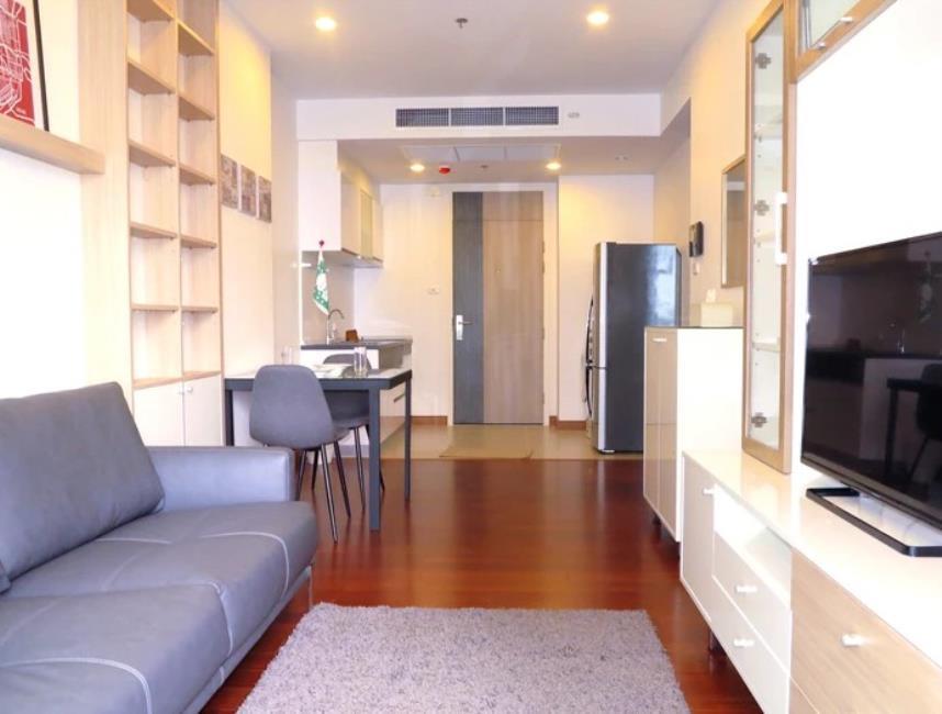 Supalai Elite Sathorn - Suanplu โซฟา ทีวี.jpg