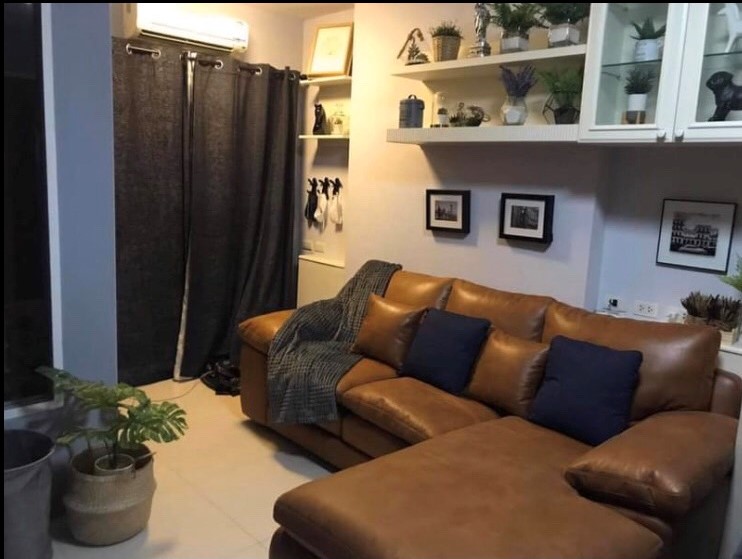 (ไอวี่ ริเวอร์) โซฟา.jpg