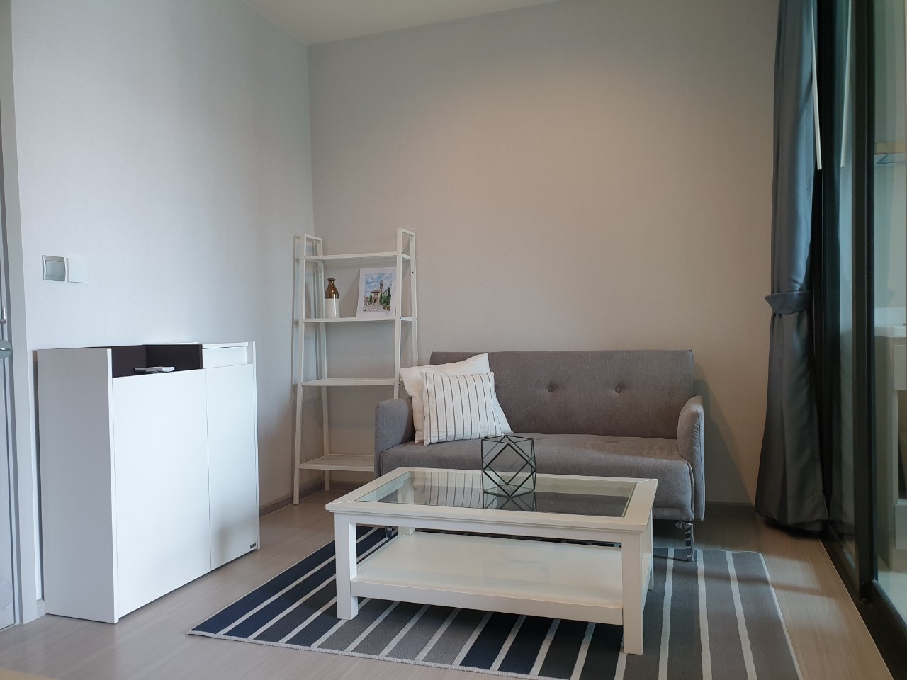 (ไลฟ์ สุขุมวิท 62 )  ห้องนั่งเล่น.jpg