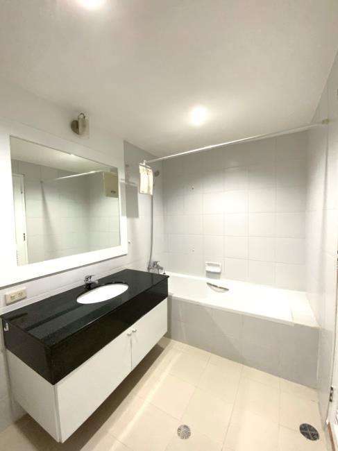 (อคาเดเมีย แกรนด์ ทาวเวอร์) ห้องน้ำ.jpg