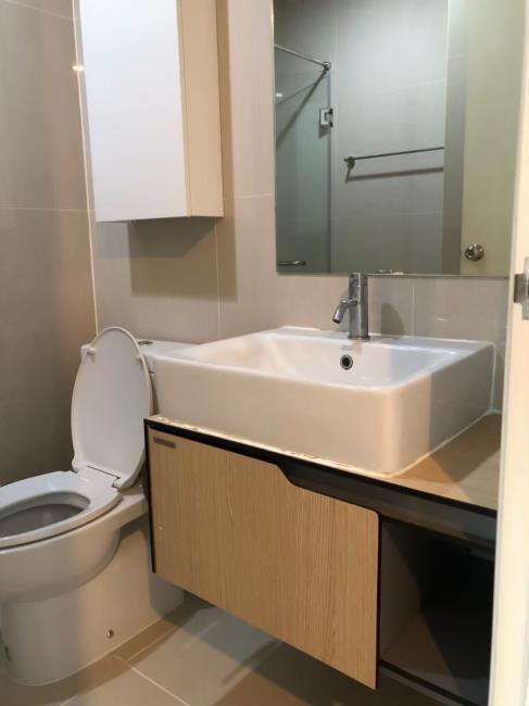 The Parkland Phetkasem Condominium ห้องน้ำ.jpg