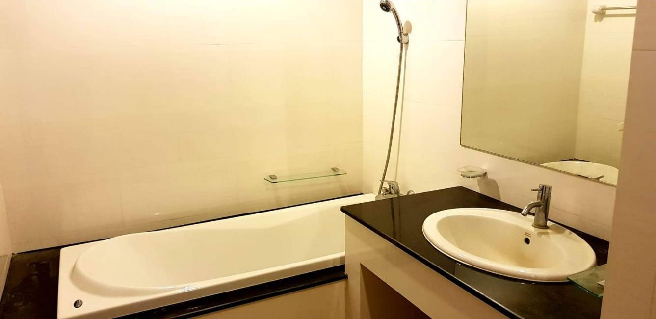 The Amethyst Sukhumvit 39 อ่างอาบน้ำ.jpg