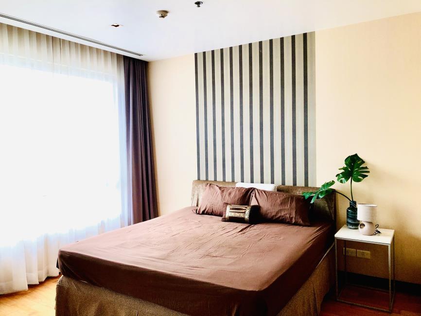 The Lofts Yennakart เตียงนอน.jpg