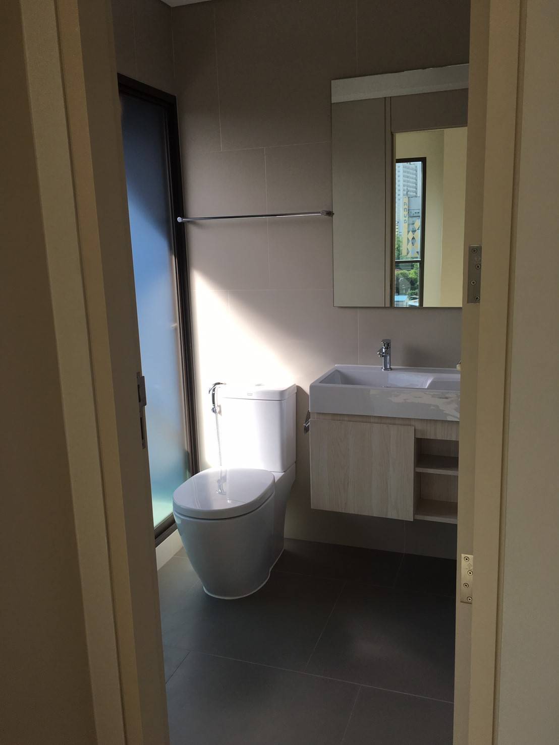 Lumpini Suite Phetchaburi-Makkasan ห้องน้ำ.jpg