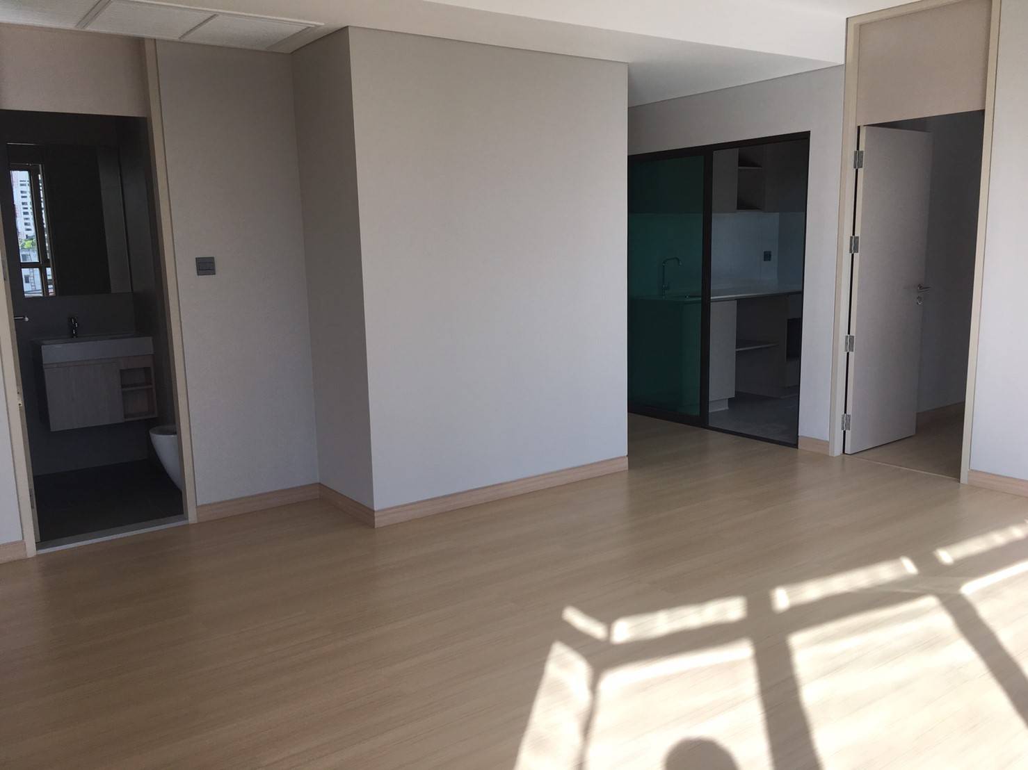 Lumpini Suite Phetchaburi-Makkasan มุมห้อง.jpg