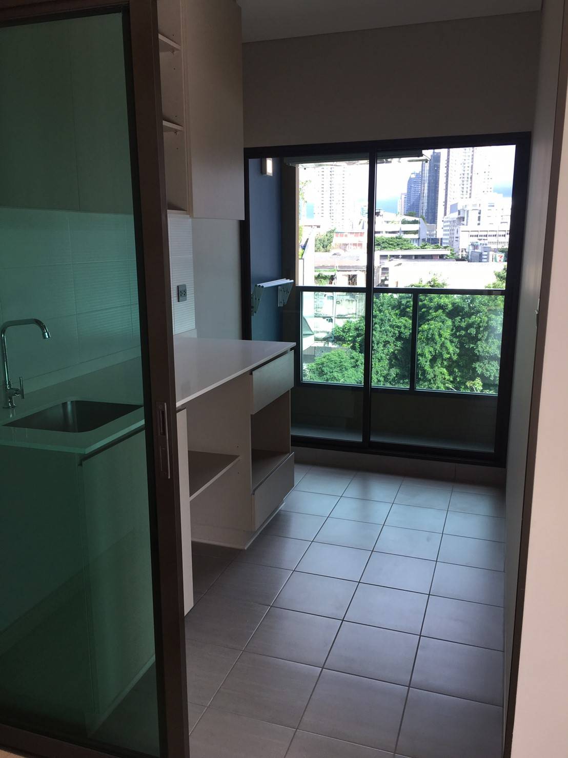 Lumpini Suite Phetchaburi-Makkasan ครัว.jpg