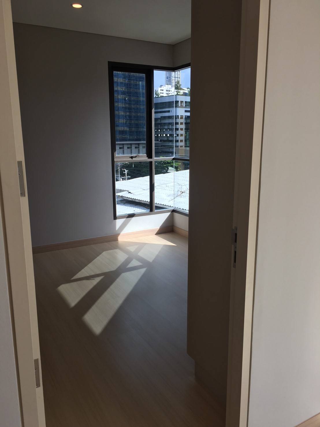 Lumpini Suite Phetchaburi-Makkasan มุมในห้อง.jpg