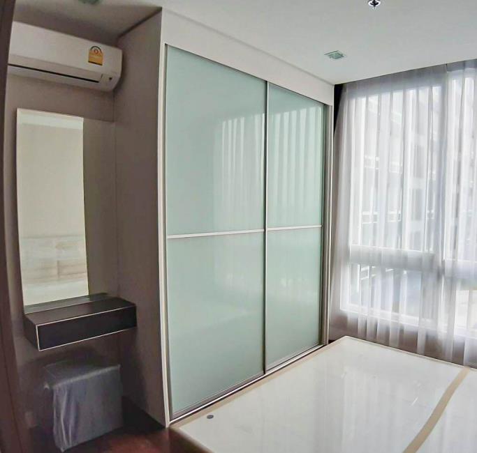 The Metropolis Samrong Interchange โต๊ะเครื่องแป้ง ตู้เสื้อผ้า.jpg