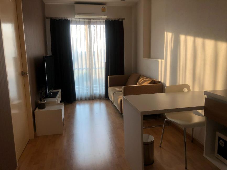 (คาซ่า คอนโด อโศก-ดินแดง) ห้องนั่งเล่น.jpg