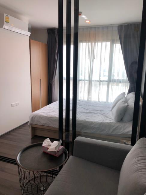 The Base Park East Sukhumvit 77 เตียงนอน.jpg