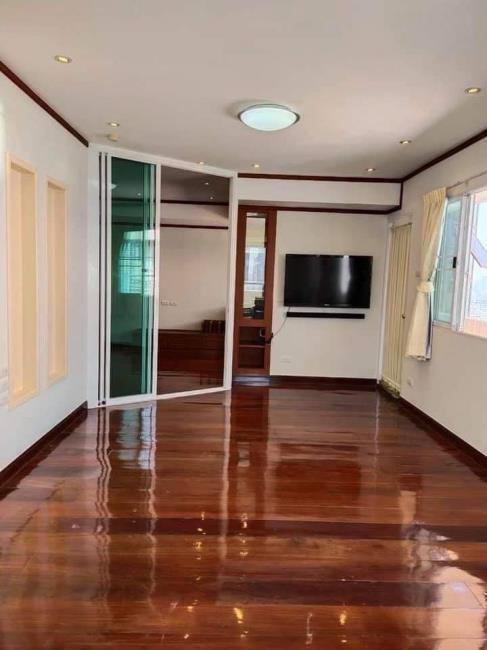 Srivara Mansion ทีวี.jpg