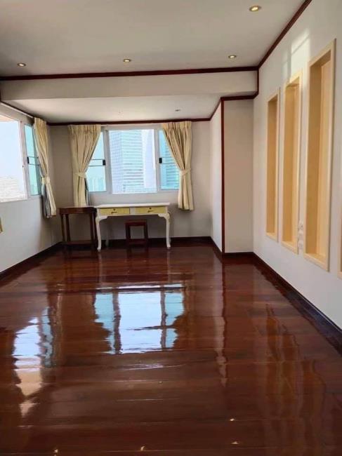 Srivara Mansion มุมห้อง.jpg