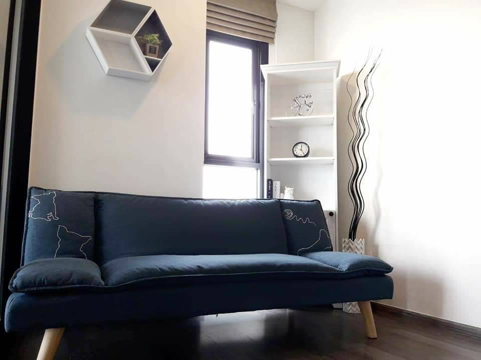 The Base Park West Sukhumvit 77 โซฟา.jpg