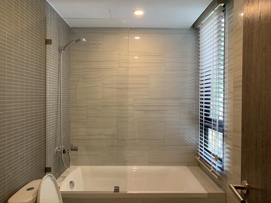 The Teak Sukhumvit 39 ห้องอาบน้ำ.jpg