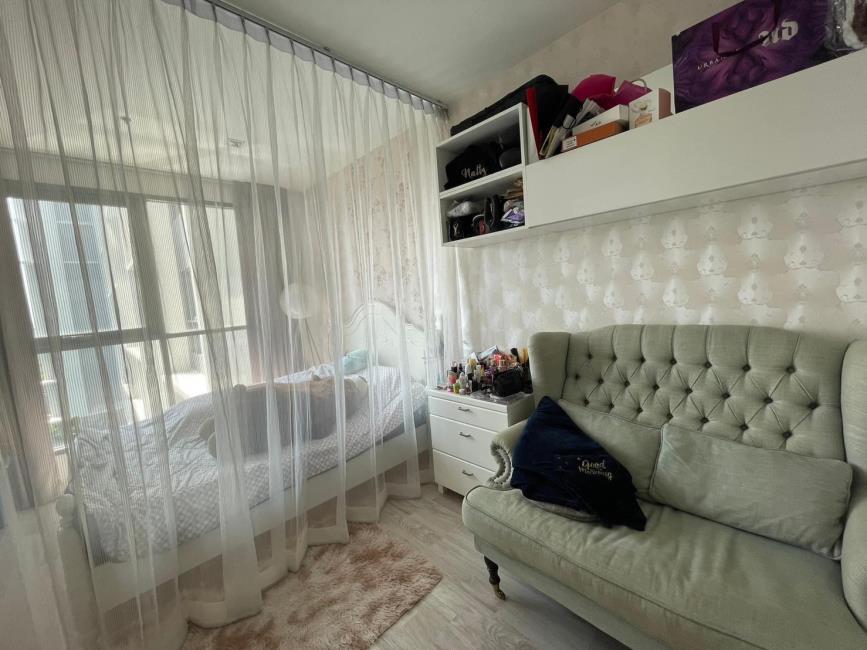 Ideo Mobi Sukhumvit  เตียง โซฟา.jpg