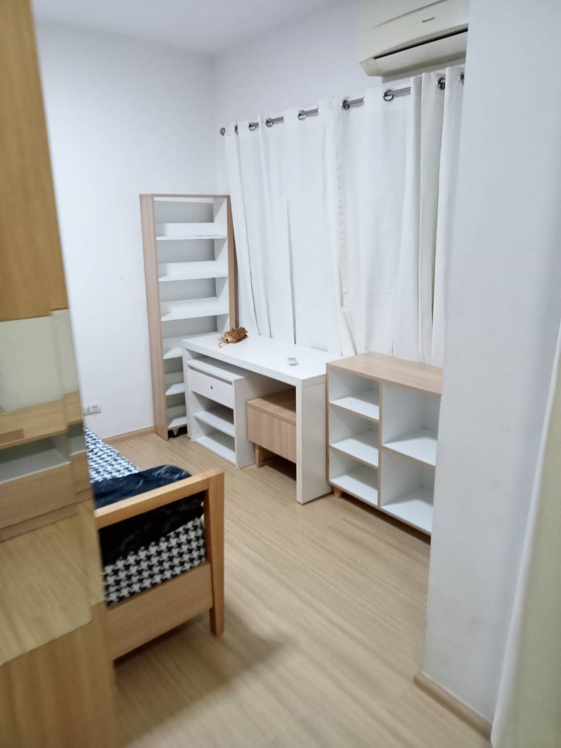 A Space Play Ratchada-Sutthisarn ชั้นวางของ.jpg