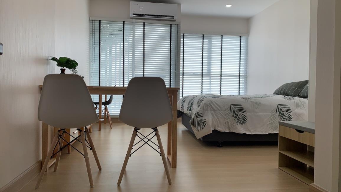 Supalai Park Talat Phlu Station  โต๊ะอาหาร.jpg