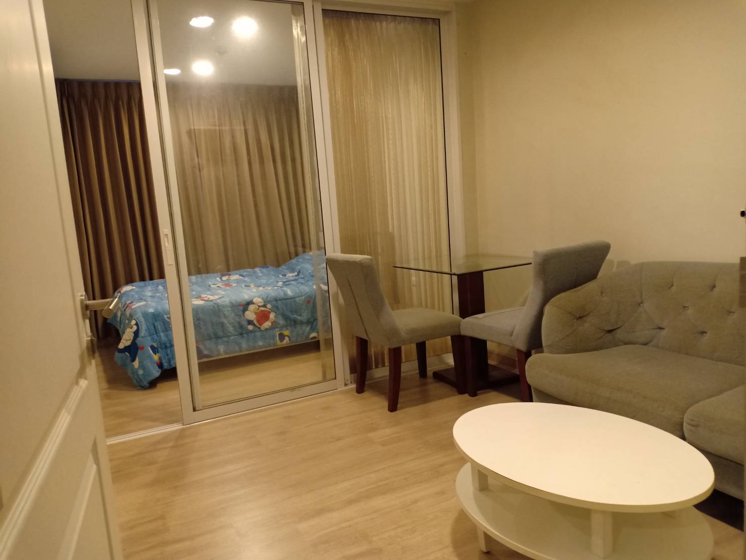 Tempo One Ramkhamhaeng Rama 9 มุมภายในห้อง.jpg