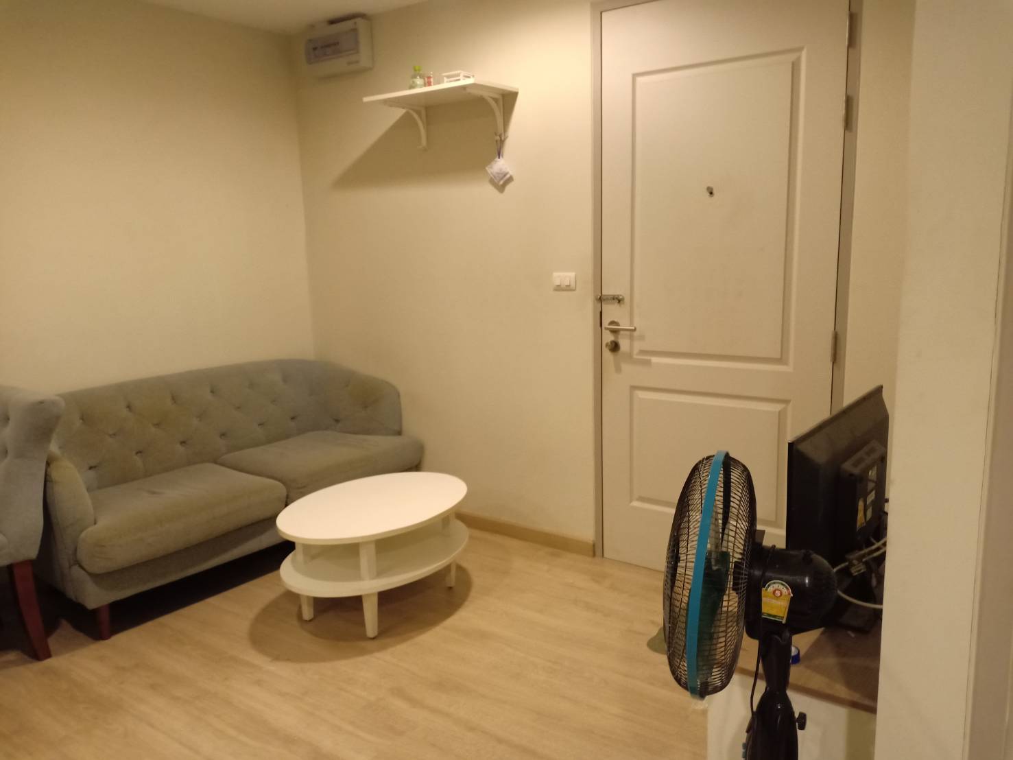 Tempo One Ramkhamhaeng Rama 9 โซฟา ทีวี.jpg