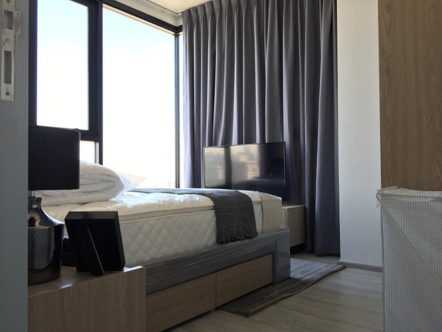 XT Ekkamai เตียง ทีวี.JPG