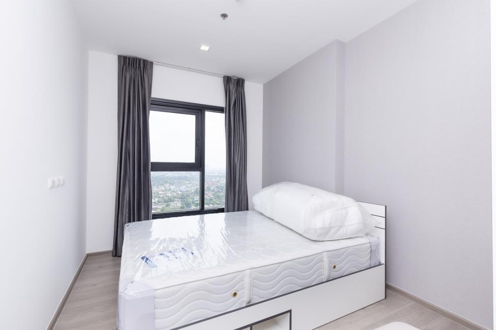 The Base Phetkasem เตียงนอน.JPG