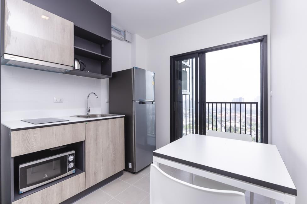 The Base Phetkasem ครัว.JPG