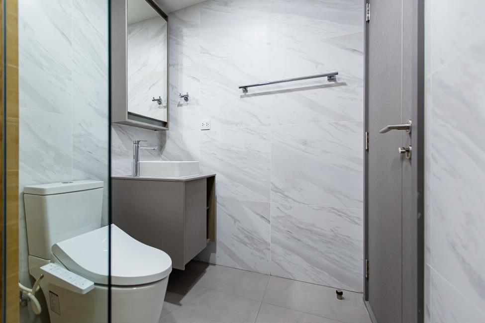 Taka Haus Ekamai 12 ห้องน้ำ.jpg