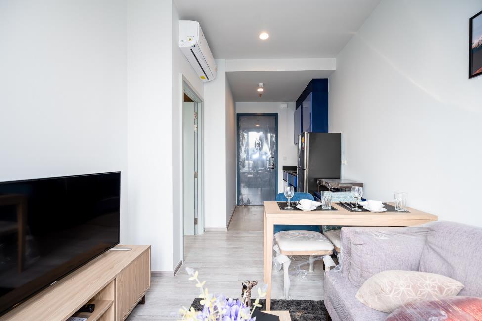 XT Ekkamai ทีวี โต๊ะ.jpg