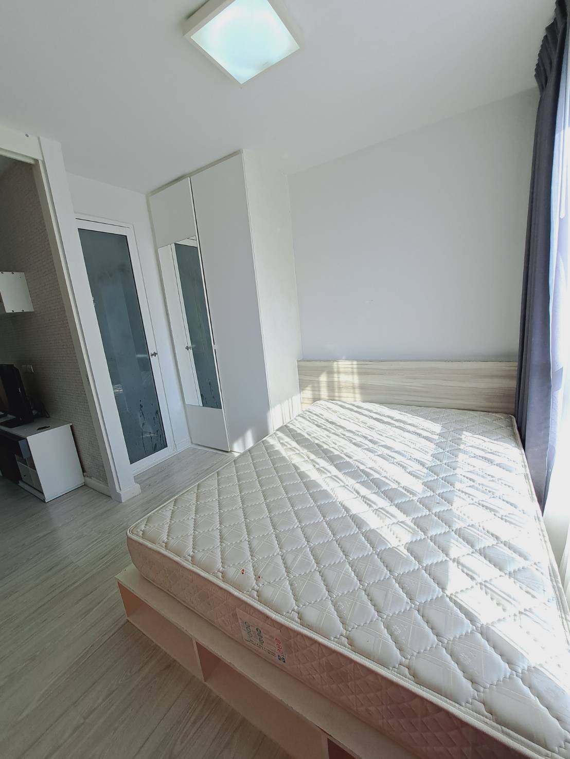 C Style เตียง.jpg